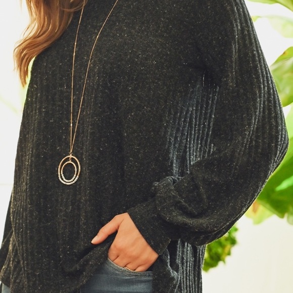 Ribbed, Puff Sleeve Tunic Top - Picture 10 of 13